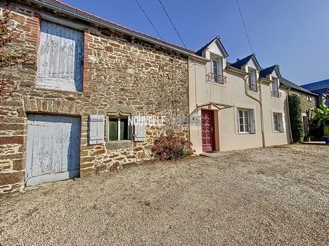 Idéalement située dans le hameau des Gastines, l'agence Nouvelle Demeure vous invite à découvrir cette maison d'environ 120 m2. Celle-ci se compose d'une entrée ouvrant sur une pièce à vivre avec cheminée et un espace cuisine, un séjour, une arrière ...