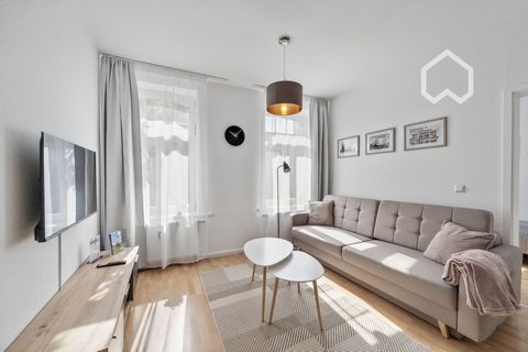 This beautiful apartment in a quiet back building not only enchants with its great location in Gohlis-Süd, but above all with the beautiful garden, which is available to our guests for free use. A feel-good atmosphere in the middle of the city: In ju...