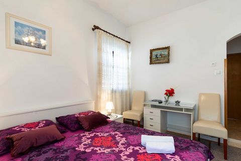 Guest House Cesic is located 1.5 km from Dubrovnik’s UNESCO-protected Old Town. It is only 400 meters from the beach and it offers eight accommodation unites. This lovely double room features a flat-screen TV, WiFi and air condition. Private bathroom...