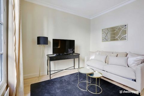 Checkmyguest vous propose cet élégant appartement de 47m², situé dans le 7ᵉ arrondissement de Paris, à quelques pas du Musée d'Orsay. Parfait pour accueillir jusqu'à 6 personnes, il offre un espace chaleureux et bien aménagé, idéal pour une escapade ...