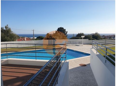 Fantastic 3 bedroom apartment 15 minutes walk from the beaches in the center of Sesimbra with views of the Ocean in a private condominium with swimming pool; Parking and Garden with excellent sun exposure, Country and Sea views Living room + Kitchen ...