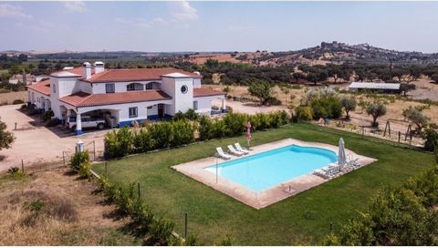 The property extends over almost 6ha and is accessed by the path that leads to the dam, about 200m from the national road that connects Estremoz to Reguengoz de Monsaraz. The accommodation structure, renovated in 2015, is imposing with its 2 L-shaped...