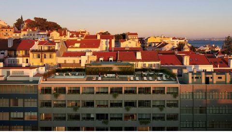 Located in the heart of Lisbon, close to the Tagus River, this luxurious apartment under construction is the perfect refuge for those looking for a balance between sophistication and convenience. With a spacious bedroom and an elegant bathroom, this ...