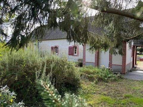 LA CHAPELLE D'ALIGNE; Maison d'habitation de 145m2 habitables offrant au rez-de-chaussée entrée, cuisine aménagée et équipée, vaste salon-séjour avec cheminée à insert, chambres, salle d'eau, wc indépendant. A l'étage palier desservant 2 chambres ave...