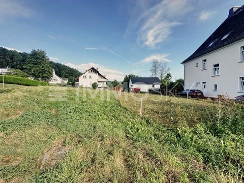 This developed building plot in Waldbrunn (Ellar) offers ideal conditions for the construction of your dream house on 655 m². The property impresses with its quiet yet central location, which offers both retreats and good connections to the local inf...