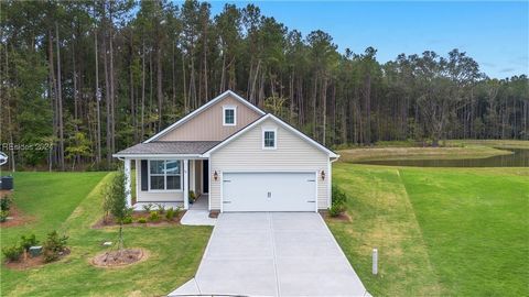 Experimente o melhor da vida ativa para idosos nesta nova casa modelo de Donegal em Four Seasons @ Carolina Oaks. Esta casa de 2 quartos e 2 banheiros possui um escritório espaçoso e uma cozinha gourmet, perfeita para os entusiastas da culinária. Rel...