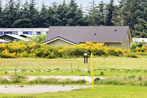 Maison de vacances située dans la partie la plus orientale de la nouvelle zone de vacances passionnante de Tranum Strand. La maison est entièrement murée et revêtue de bois à l'extérieur, ce qui offre une bonne acoustique et un bon climat intérieur t...