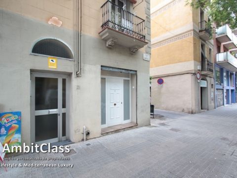 Einzigartige Gelegenheit, ein Haus im Erdgeschoss und auf Straßenniveau zu renovieren. Das Hotel liegt in der begehrten Gegend von Neapel/Diagonal, nur einen kurzen Spaziergang von der majestätischen Sagrada Familia entfernt. Mit einer bebauten Fläch...