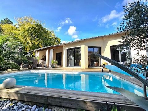 A vendre, superbe maison récente avec piscine, située au coeur d'une commune dynamique avec toutes les commodités à proximité, à seulement quelques minutes de Libourne. Cette propriété est un véritable havre de paix, idéale pour ceux qui recherchent ...