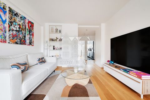 EZRA HOME offers you a 55 m2 apartment, located on the 2nd floor with elevator in a building from the 70s. Completely renovated, this crossing apartment benefits from an east-west exposure, guaranteeing optimal light throughout the day. The apartment...