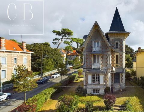 New Catherine BAUDIN In the popular area of the Park in Royan, I propose you to discover this villa of the late nineteenth century to renovate located a few steps from the beach of the great Conche and 15 minutes walk from the hyper center of Royan. ...