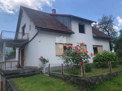 Location: Primorsko-goranska županija, Vrbovsko, Lukovdol. Ein großzügiges Einfamilienhaus mit großem Garten in idyllischer Naturumgebung – eine hervorragende Investitionsmöglichkeit! Dieses geräumige Haus liegt in einer ruhigen ländlichen Umgebung u...