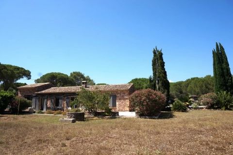 In an enchanting setting of umbrella pines, in the middle of preserved Mediterranean nature, magnificent stone property composed of a main farmhouse of 190m² on one level (living room with sloped ceilings and fireplace, dining room, equipped kitchen,...