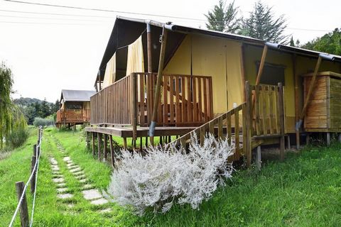 ¿Cómo disfrutar de la naturaleza sin renunciar al confort? La mejor manera es probar una estancia Glamping. La tienda tiene capacidad para 5 personas, con 2 dormitorios y un baño con ducha de hidromasaje. El aire acondicionado te mantendrá fresco inc...