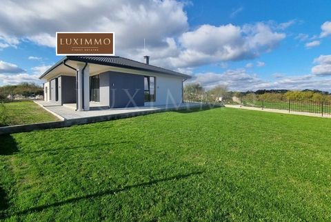 LUXIMMO FINEST ESTATES : ... Nous vous présentons une maison nouvellement construite dans le village de Banovo. Excellent emplacement dans un endroit recherché pour vivre en raison de sa proximité avec la ville de Varna, des liaisons de transport pra...