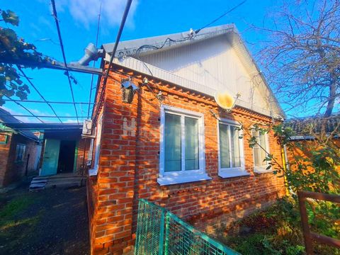 Номер в базе компании: 27634201. К продаже представлен недорогой, но очень уютный дом в г. Усть-Лабинск. Характеристики Площадь кирпичного дома составляет 66.2 квадратных метров. Зонирование пространства выполнено самым удобным образом. Особенностями...