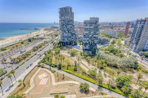 This exclusive luxury apartment, located in the prestigious Illa del Mar residential complex in Diagonal Mar, has 130 m² built and a 30 m² corner terrace with panoramic views of the sea, the mountains and the city. The spacious, glass-enclosed living...