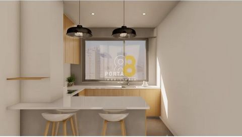 Apartamento T3 renovado com rendimento de 1332 € mês no Foco Apartamento T3 Com rendimento com vistas panorâmicas em Edifício de referência, de William Graham, no Foco. O apartamento está a ser todo remodelado - cozinha e casas de banho novas, tubage...