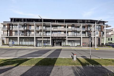 Een spectaculair hart van de levensstijl van Croydon roept met alle voorzieningen die u zich maar kunt wensen op loopafstand, dit opvallende designappartement gelegen in de premium Orphic ontwikkeling, levert een niveau van kwaliteit en accommodatie ...