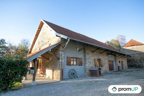 Venez découvrir cette charmante maison individuelle de 123 m², située au cœur d’un écrin de verdure sur un terrain de 4950 m². Idéalement implantée dans un cadre paisible en pleine campagne, cette propriété offre un environnement propice à la détente...