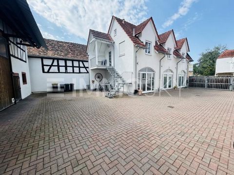 Te koop is een uitzonderlijke woning, waarvan het oorspronkelijke bouwjaar dateert uit 1966 en die in 1998 en 2003 uitgebreid en gemoderniseerd is. De woning biedt royale woon- en gebruiksruimte, evenals een breed scala aan toepassingen en verkeert i...