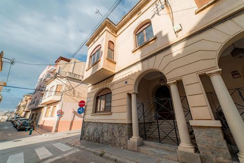 Esta encantadora casa, ubicada en una de las zonas más privilegiadas de El Masnou, te ofrece la oportunidad de crear el hogar de tus sueños. Con una ubicación inmejorable, a tan solo 2 minutos de la playa, disfrutarás de la brisa marina y de momentos...