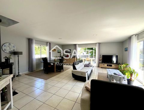 Située au centre-ville d'Audenge, commune prisée du Bassin d'Arcachon, cette maison de 147 m² sur un terrain de 758 m² offre un cadre de vie idéal pour accueillir une famille, bénéficiant de la proximité immédiate des établissements scolaires. Grâce ...