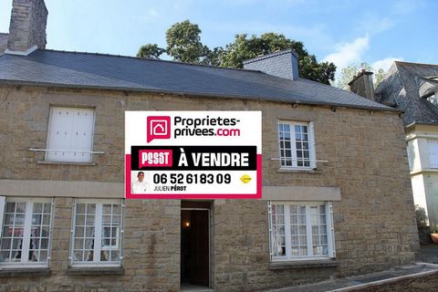 Maison en pierres couvertes sous ardoises naturelles située dans le Bourg, avec tous commerces de proximité... Entre Saint-Brieuc et Pontivy, à seulement 15 Mn de Loudéac et de Moncontour. 1h de Rennes et Saint-Malo et à 45 Mn de la mer. Elle vous of...