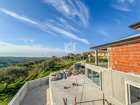 Location: Istarska županija, Buje, Momjan. Istria, Momjan Exceptional villa with pool and sea view in Momjan! This imposing villa of 208m2 is located on a plot of 580m2. The villa is spread over the ground floor and the first floor. On the ground flo...