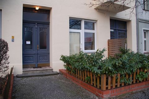 Sanierte, helle 1-Zimmerwohnung/Teilgewerbe im beliebten Wohnviertel von Berlin-Pankow, Einbauküche, Kellerraum, eigene Vorgartennutzung, aktuell vollständig möbliert, zur Eigennutzung oder zur möblierten Zeit-Vermietung mit hoher Rendite-Je nach Wun...