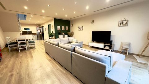 En exclusivité ! Plongez dans l'exception avec ce magnifique duplex de 129,18m² (109,70m² carrez), une perle rare nichée à seulement 10 minutes du centre-ville de Troyes, à proximité immédiate de toutes les commodités au prix de 209 000 euros honorai...