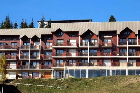 Die Residenz befindet sich in Chamrousse 1650 (Le Recoin) Geschäfte und Dienstleistungen sind 50 m entfernt. Residenz mit Aufzug auf 3 Etagen und 36 Wohnungen. 22m² großes Studio, im 1. Stock mit Südbalkon. Eingang Zwei Etagenbetten. Bleiben Ein BZ. ...