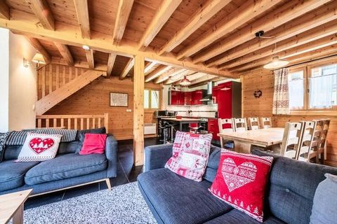 Het chalet La Dalle Cachée ligt in de prachtige Manche-vallei, een rustige, zeer zonnige omgeving met prachtig uitzicht op de bergen. Naast de gratis pendeldienst en twee restaurants. Het biedt comfortabel plaats aan 8 personen en bestaat uit 3 verdi...