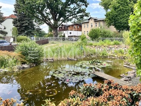 Suchen Sie nach einem Paradies im Grünen? Nach einem idylischem Landhaus? Dieses außergewöhnliche Haus in Zeuthen bietet eine einzigartige Kombination aus zentraler und dennoch ruhiger Lage. Das Anwesen beeindruckt durch seine idyllische Umgebung, di...