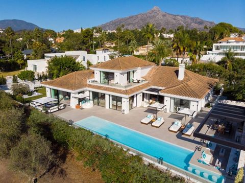 Stunning contemporary villa by AMES Arquitectos combines stylish modern design with a prime frontline position overlooking the prestigious Las Brisas Golf Course. Nestled in a quiet and private cul-de-sac, this property offers an unparalleled sense o...