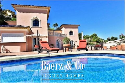 A luxury villa in the prestigious urbanization of La Sella, near the 27hole golf course. This villa built in 2006 has incredible panoramic views of the sea and the mountains and a design with the highest standards of quality through the use of the be...