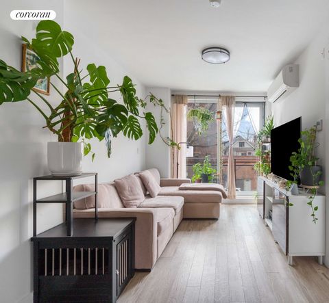 Venez découvrir cet appartement lumineux de 1 chambre doté d’un coin bureau à domicile et d’un dressing, le tout dans un immeuble de commodités luxueuses à Prime Midwood ! Cet appartement de luxe moderne et ensoleillé d’une chambre à The Luxe Condomi...