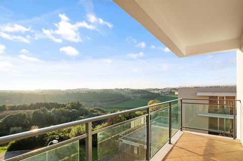 Located in Oeiras. Located in a privileged area of Oeiras, this stunning 3 bedroom apartment offers spectacular views of the sea and the countryside. With a gross area of 173m² and built in 2009, the property has three bedrooms (one of them en-suite)...