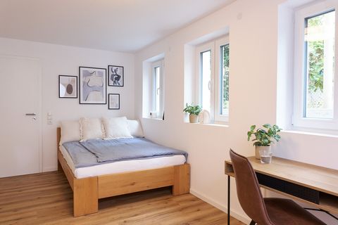 Eingebettet in eine ruhige Gegend, präsentiert sich das Apartment als modernes, schickes Domizil in Heidelberg/Wieblingen. Luxuriöser Wohnkomfort vereint sich hier mit stilvoller Innenausstattung in einem Raum mit Wohn- und Essbereich, einer gut ausg...