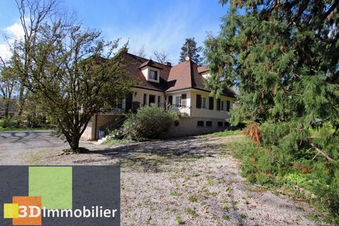 Exceptional property in LONS-le-SAUNIER (39000). For sale a beautiful property with 230 m² of living space on attractive wooded grounds of approx. 4700 m², with swimming pool 5X11 m in a quiet, sunny area, comprising: - First floor: large 28 m² entra...