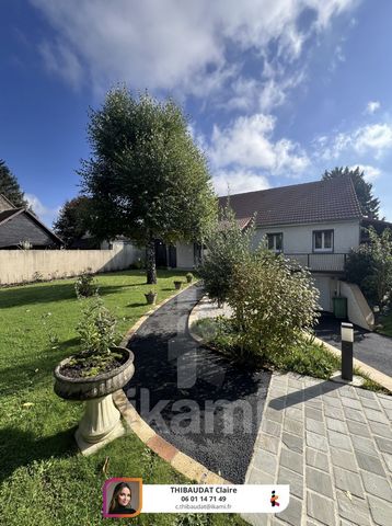 A Gazeran, découvrez cette superbe maison spacieuse sur trois étages, offrant une superficie de 170 m2. Avec ses 8 pièces, cette propriété comprend 4 chambres confortables, deux salles de douche modernes et deux bureaux, parfaits pour le télétravail ...