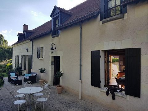 If you like nature and calm, I offer you this beautiful farmhouse of 196 m² on the ground. It is located in a small hamlet 2 kms from MONTOIRE SUR LE LOIR. You will immediately be seduced by its large kitchen with its fireplace, where it is good to e...