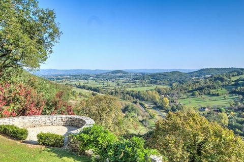 SUD-OUEST MANOIR 7 HA GÎTES MARIAGES Au cœur de la vallée de la Dordogne, dans un site des plus préservés, proche de Rocamadour et de Padirac, ce superbe manoir bâti au XVIII ème siècle domine majestueusement la vallée et offre un point de vue except...