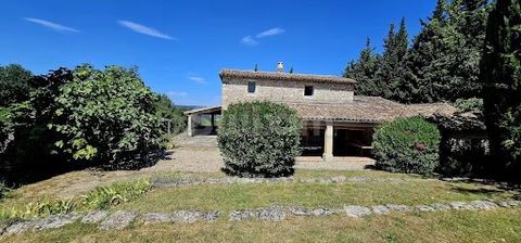 Ref 537tvIn der Nähe von GRIGNAN, am Rande des Dorfes, hübsches Bauernhaus aus Stein von mehr als 210m2. Auf einem Grundstück von mehr als 2300M2 mit Swimmingpool. Sie werden das große und helle Wohnzimmer zu schätzen wissen, das sich auf eine schöne...