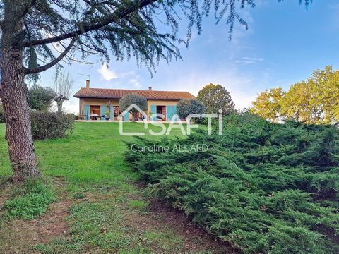 A 4kms de toutes les commodités, venez découvrir cette maison de 1980 comprenant salon lumineux avec cuisine ouverte et équipée, salle de bains, 3 chambres, toilette, sous-sol total, garage de 80m² non attenant, sur une parcelle de 6000m² totalement ...