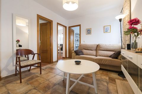 The property's outdoors are ideal to enjoy the southern climate. On the ground floor of the house you will find a large garden terrace where you can relax on sun loungers while sunbathing, in addition to a barbecue and a table where you can enjoy eat...