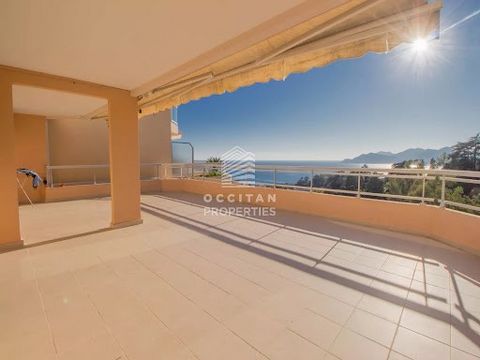 FOR SALE! Absolutely quiet 63 m2 apartment in a luxury residence, comprising a living room, kitchen, two bedrooms with en-suite bathrooms and a 60 m2 terrace with panoramic sea views not overlooked. A double garage and a large cellar complete this pr...