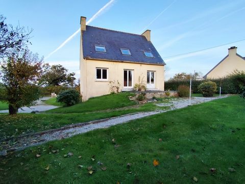 Secteur TELGRUC-SUR-MER, idéalement situé à proximité des commerces, école et plage de TREZ BELLEC, Venez découvrir cette maison traditionnelle sur sous-sol complet et sa vie de PLAIN-PIED avec une entrée, une cuisine, une pièce de vie avec ouverture...