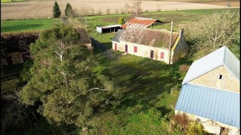 Joli corps de ferme situé dans un environnement sans nuisances sonores avec de nombreux bâtiments très bien entretenus, les couvertures et charpentes sont en parfait état. Cette propriété se compose d'une maison d'habitation de 90 m² avec un grenier ...