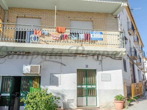 This apartment in Játar is located in a dream setting surrounded by the majestic mountains of Tejeda and Almijara, offers a unique opportunity for those seeking tranquility without giving up comfort. Just ten minutes from Alhama de Granada and half a...